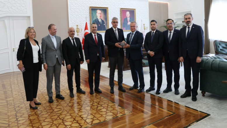 MASSİAD YÖNETİM KURULU SAĞLIK BAKANI PROF.DR. KEMAL MEMİŞOĞLU BEYİ MAKAMINDA ZİYARET ETTİ.